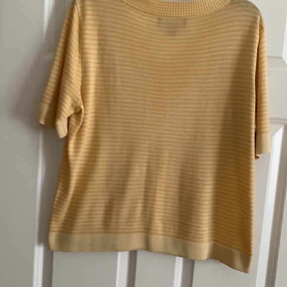Brook Brothers 80% Silk, 20% Linen Yellow ton on tone Horizontal XL Top - Picture 6 of 6